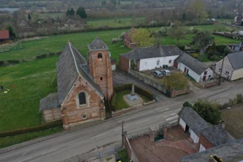 Vue aérienne de l'église de Saint-Germain l'Ecossais dans le cadre de sa numérisation par photogrammétrie et Lasergrammétrie